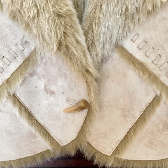River Island, Beige Faux Suede & Fur Women's Cropped Vest, Size Small - Picture 5 of 10